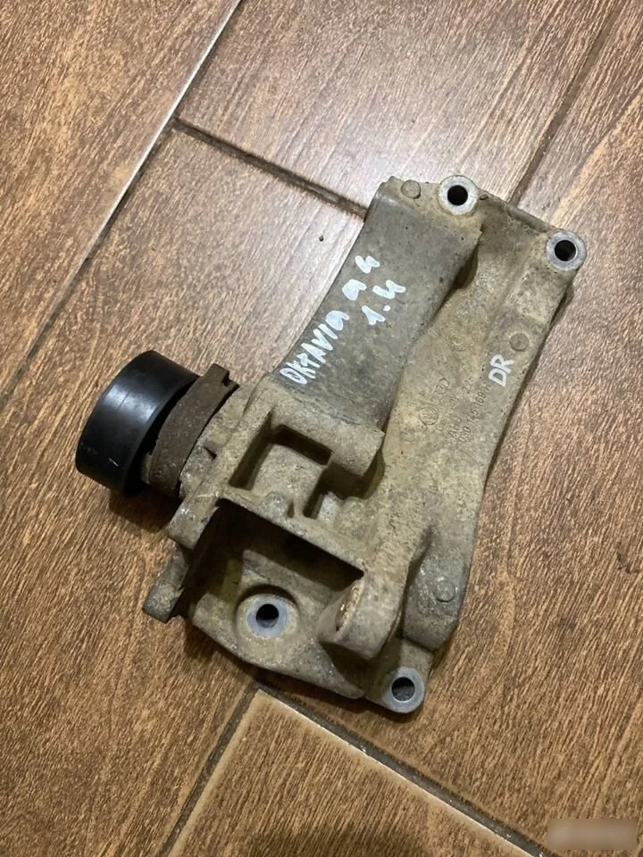 Кронштейн генератора Skoda Octavia IV (2019—2025)