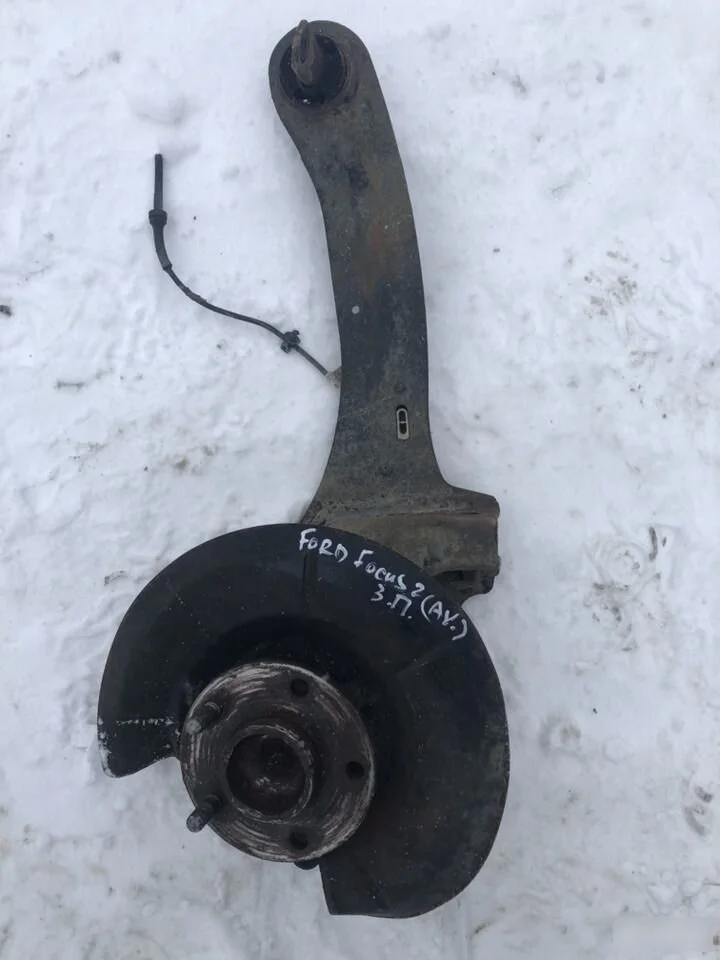 Кулак задний правый Ford Focus II (2005—2008)
