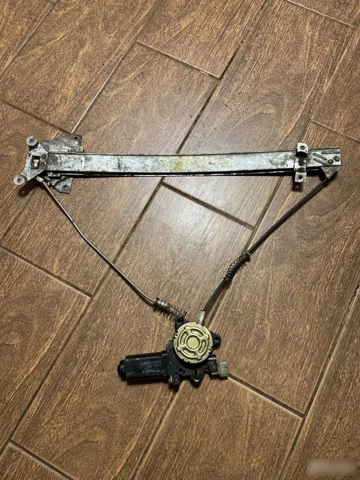 Стеклоподъемник электр. передний Mitsubishi Pajero II (1991—1997)