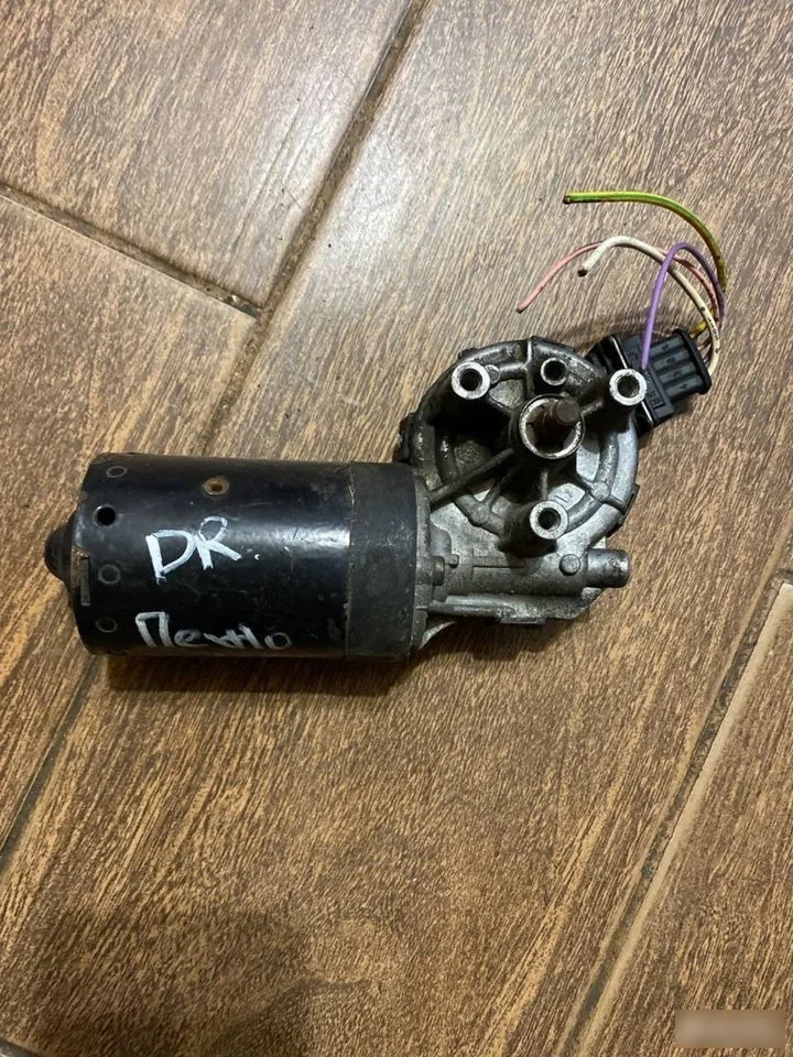 Моторчик стеклоочистителя передний Peugeot 206 I (1998—2012)