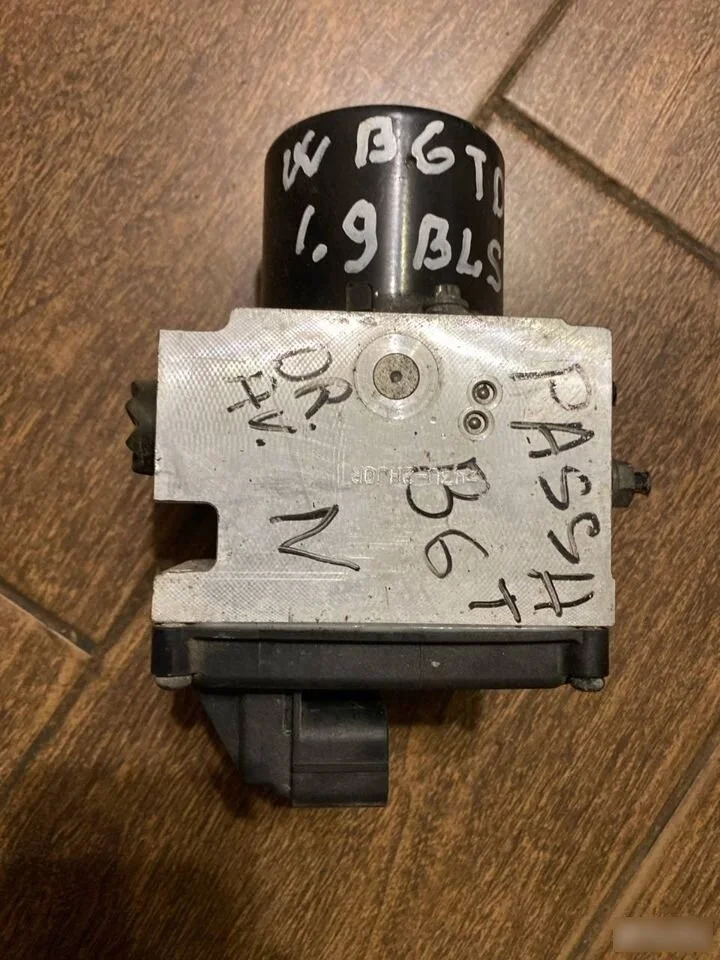 Блок ABS (насос) Volkswagen Passat B6 (2005—2010)