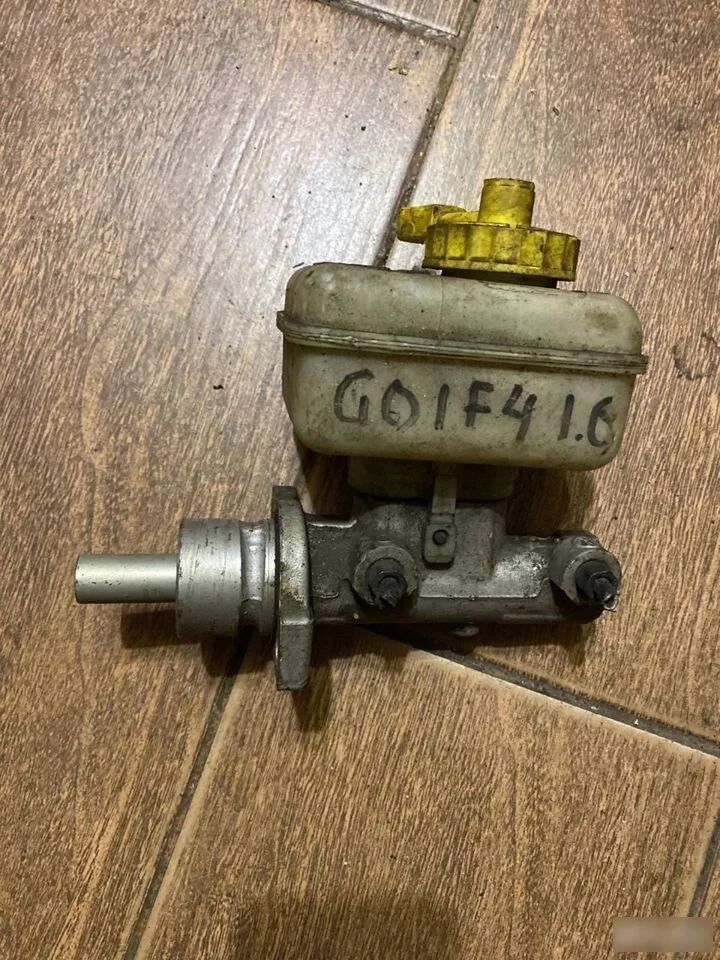 Цилиндр тормозной главный Volkswagen Golf Mk4 (1997—2006)