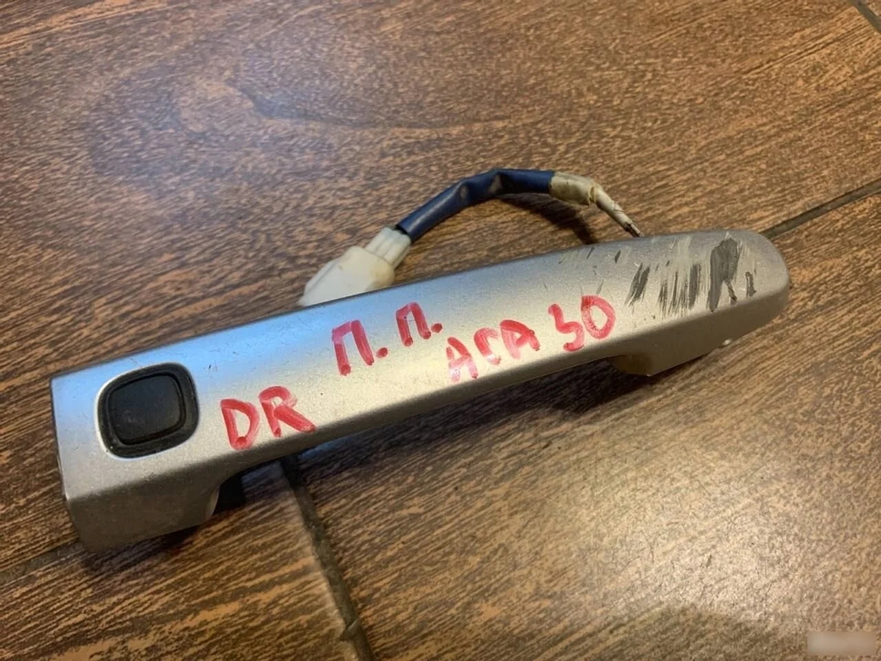 Ручка двери наружная правая Toyota RAV4 III (2005—2010)