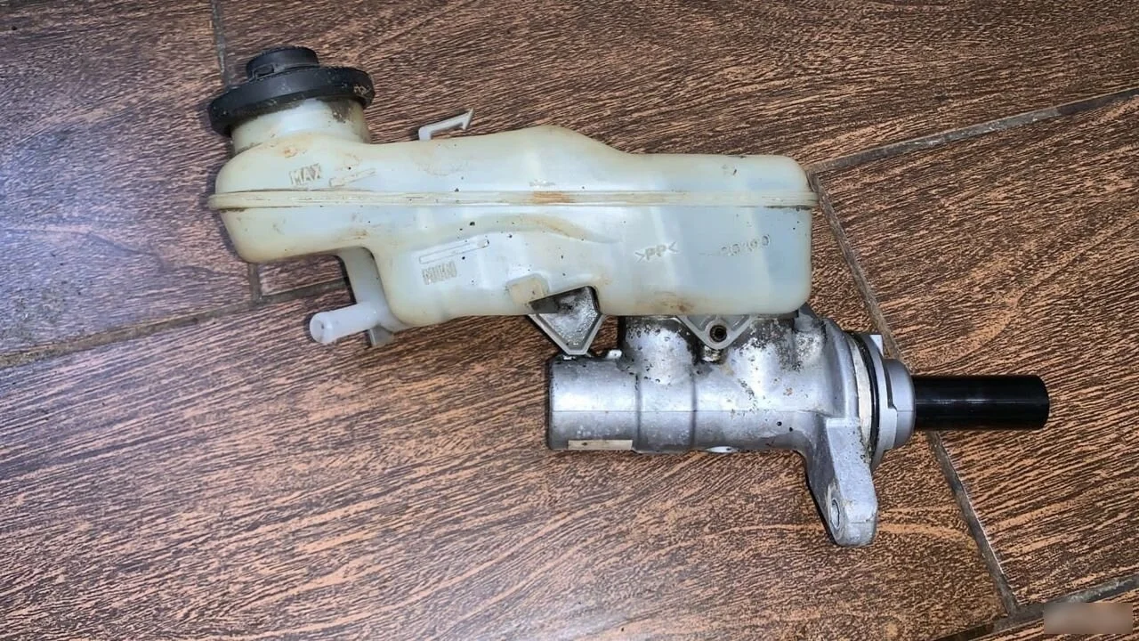 Цилиндр тормозной главный Toyota Corolla X (2006—2010)