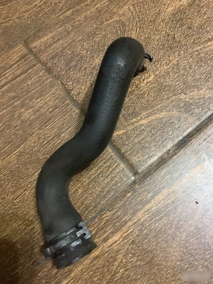 Патрубок системы охлаждения Mercedes-Benz E-класс W211/S211 (2002—2006)