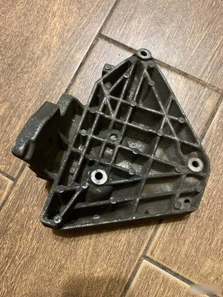 Кронштейн Volkswagen Passat B5 (1996—2001)