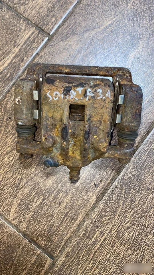 Суппорт тормозной задний левый Hyundai Sonata IV рестайлинг (2001—2012)