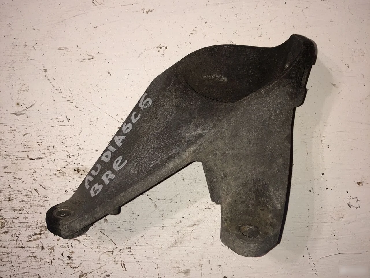 Кронштейн двигателя Audi A6 C6 (2004—2008)