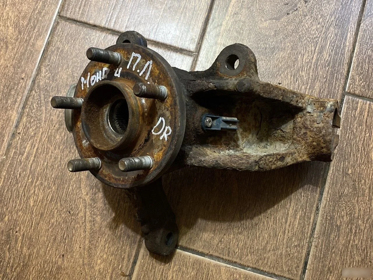 Кулак поворотный передний левый Ford Mondeo IV (2006—2010)