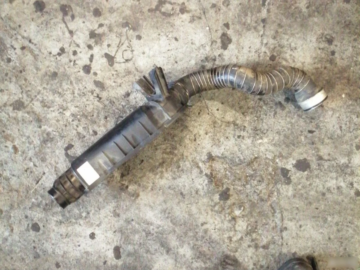 Патрубок Mercedes-Benz E-класс W211/S211 (2002—2006)