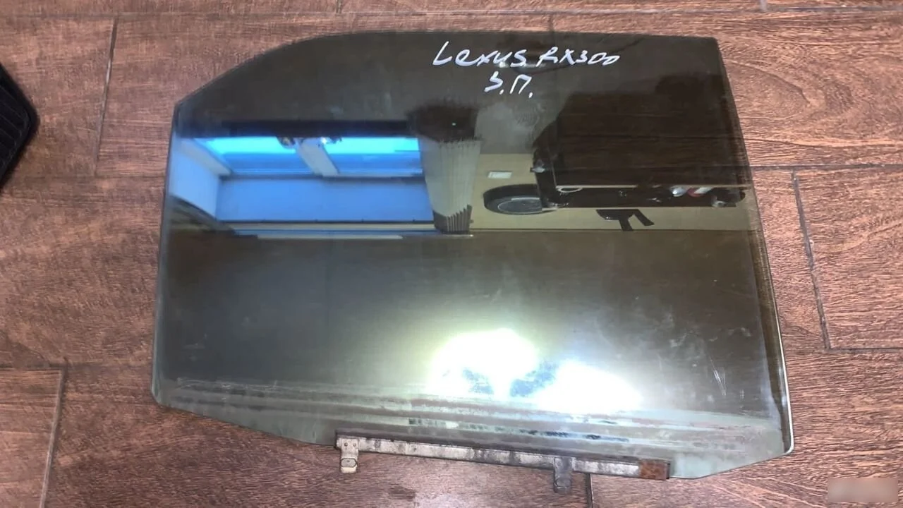 Стекло двери задней правой Hyundai Santa Fe I (2000—2012)