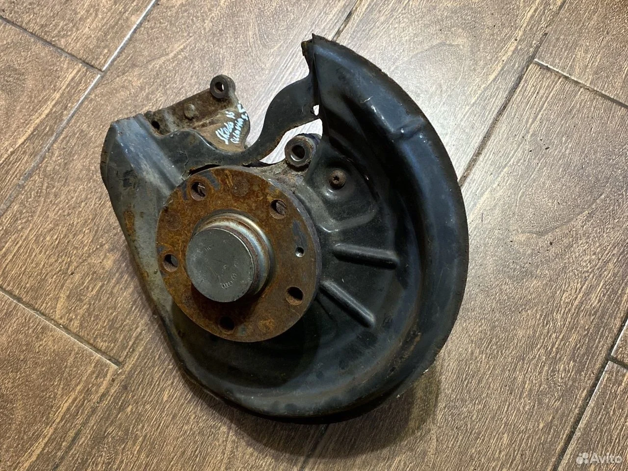 Кулак задний левый Skoda Octavia II рестайлинг (2008—2013)