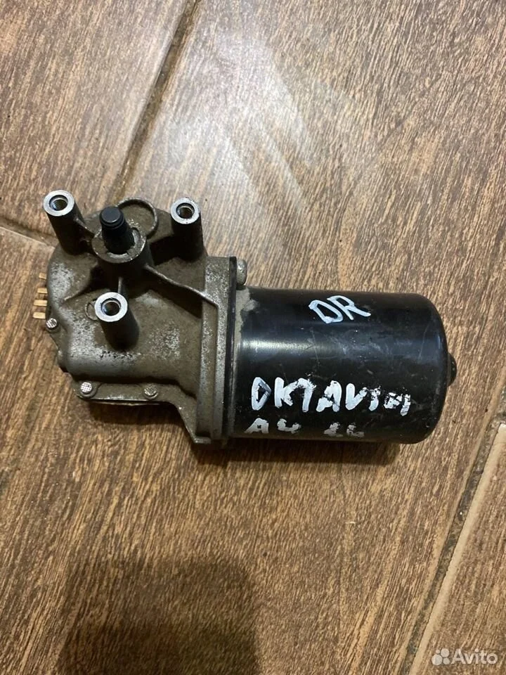 Моторчик стеклоочистителя передний Skoda Octavia II (2004—2009)