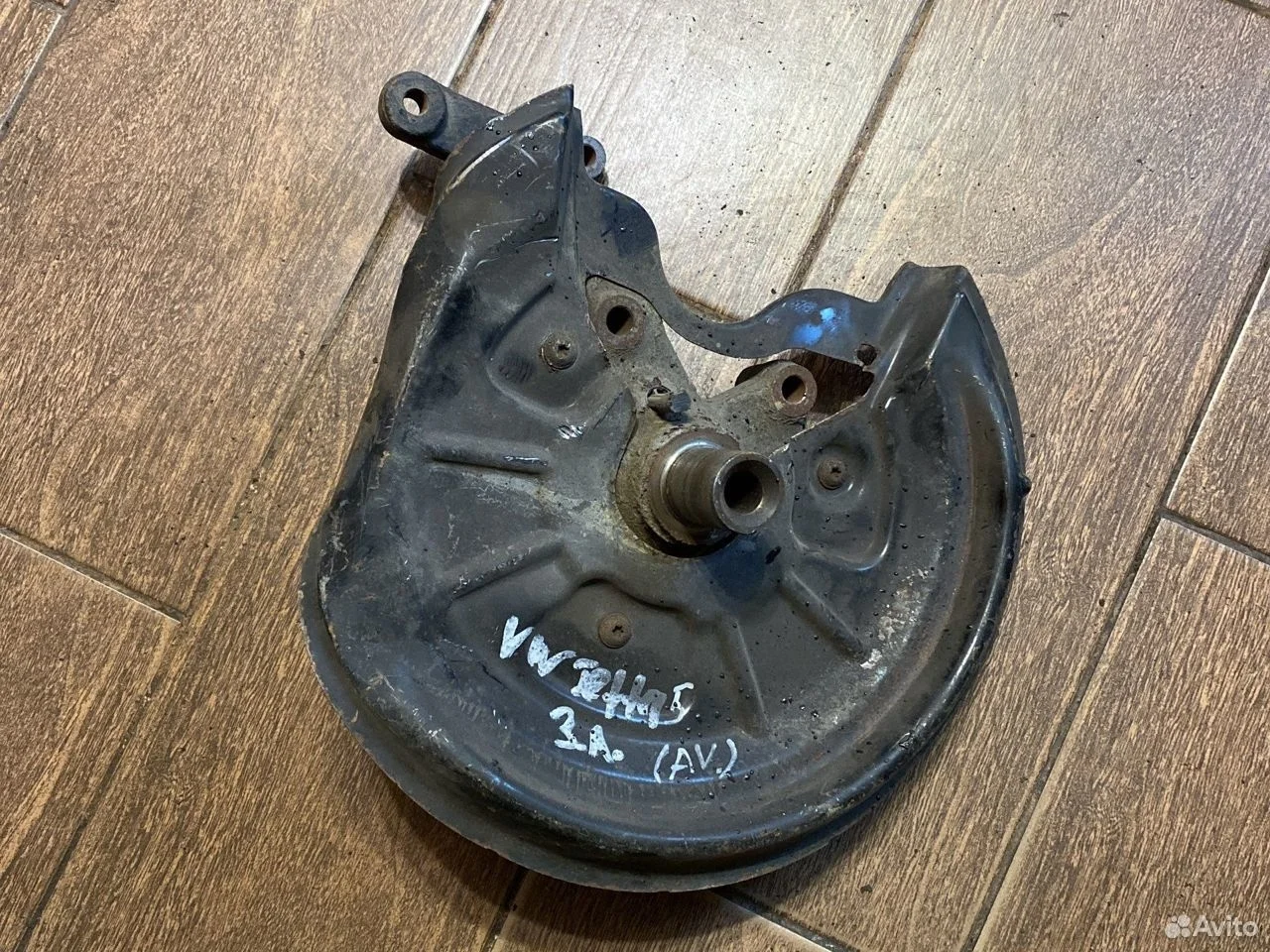 Кулак задний левый Volkswagen Jetta V (2005—2011)