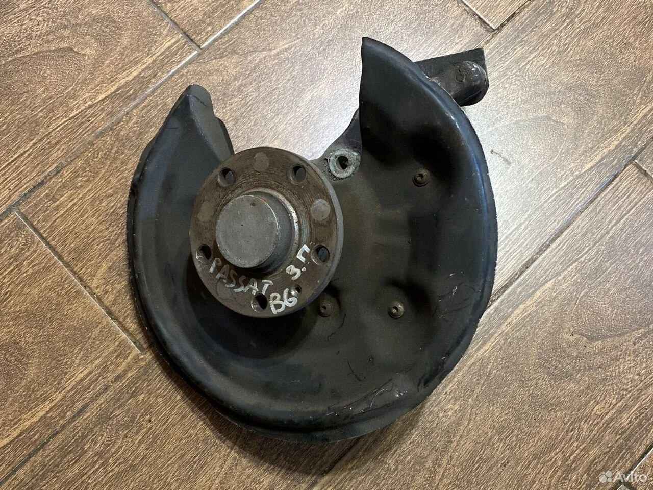 Кулак задний правый Volkswagen Passat B6 (2005—2010)