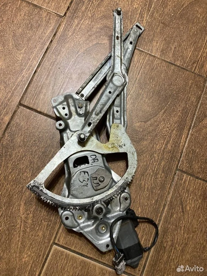 Стеклоподъемник электр. передний левый BMW 5 серия E34 (1988—1996)