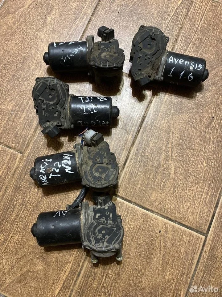 Моторчик переднего дворника Toyota Avensis T220 (1997—2000)