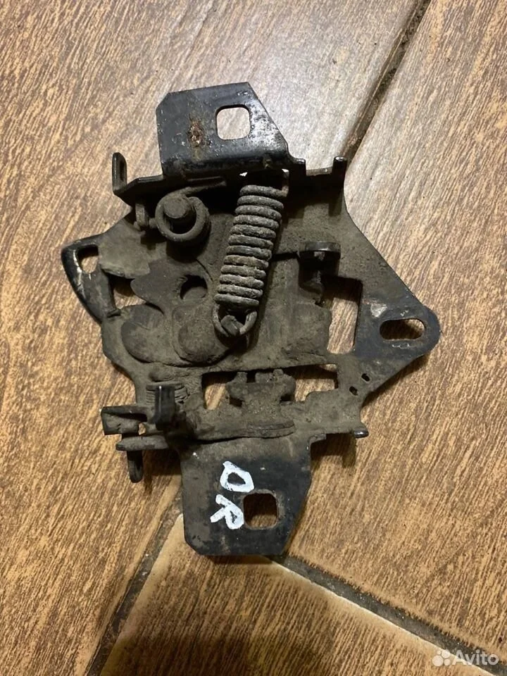 Замок капота Volkswagen Passat B5 рестайлинг (2000—2005)