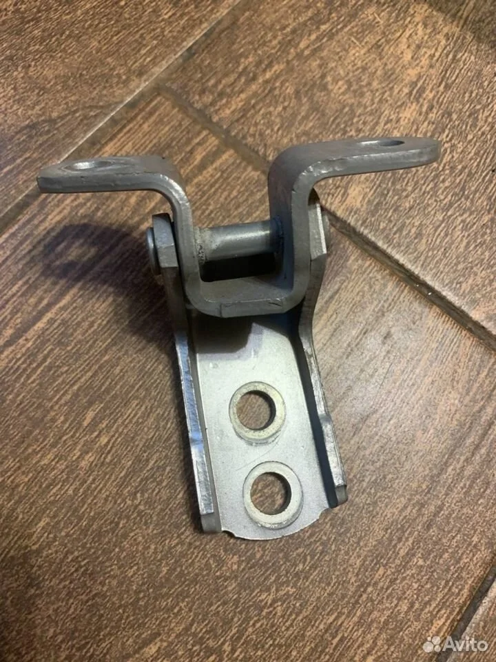 Петля двери передней левой Toyota RAV4 III (2005—2010)