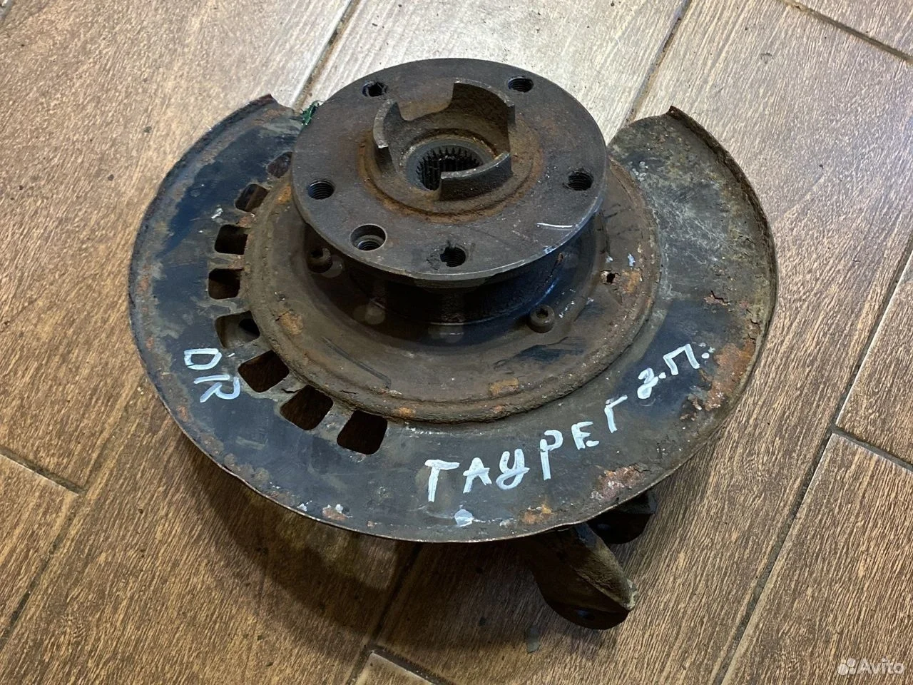 Кулак задний правый Volkswagen Touareg I (2002—2006)