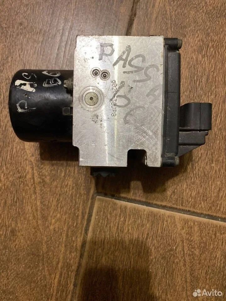 Блок ABS (насос) Volkswagen Passat B6 (2005—2010)