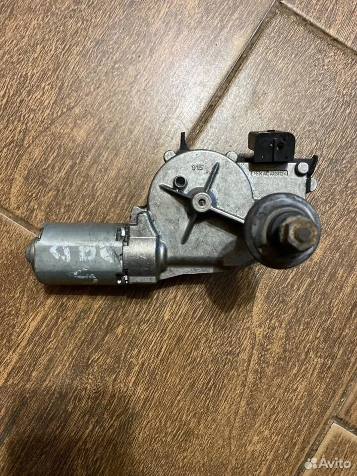 Моторчик стеклоочистителя передний Volkswagen Golf Mk6 (2008—2012)