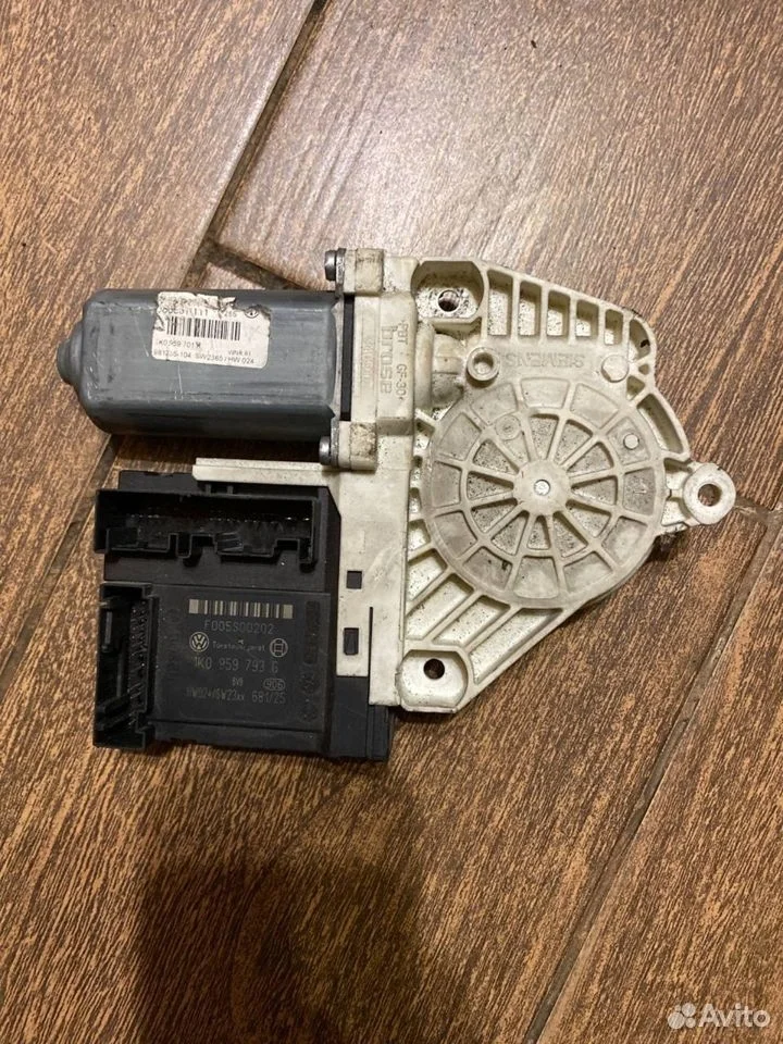 Моторчик стеклоподъемника Volkswagen Passat B6 (2005—2010)