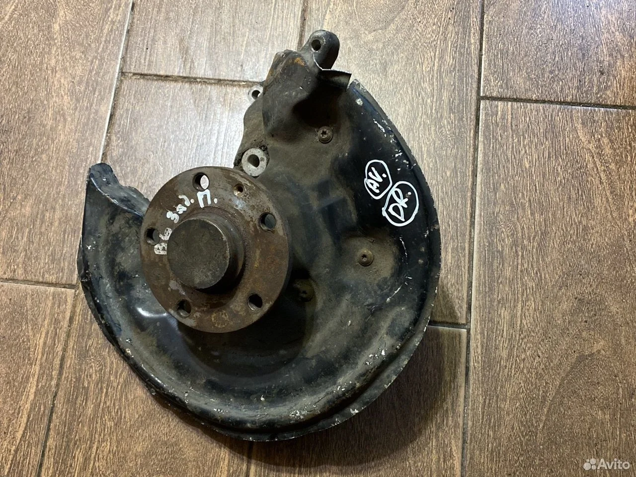 Кулак задний Volkswagen Passat B6 (2005—2010)