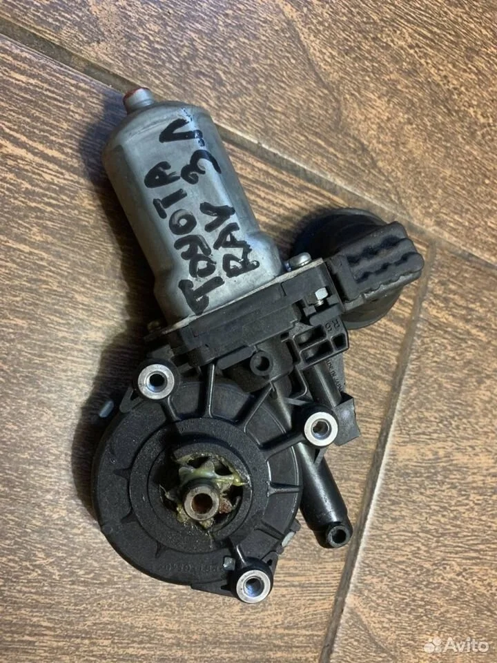 Моторчик стеклоподъемника задний Toyota RAV4 III (2005—2010)