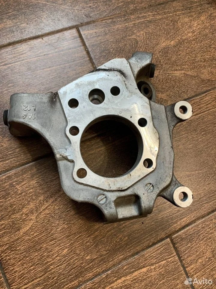 Поворотный кулак Infiniti FX37 II (2008—2012)