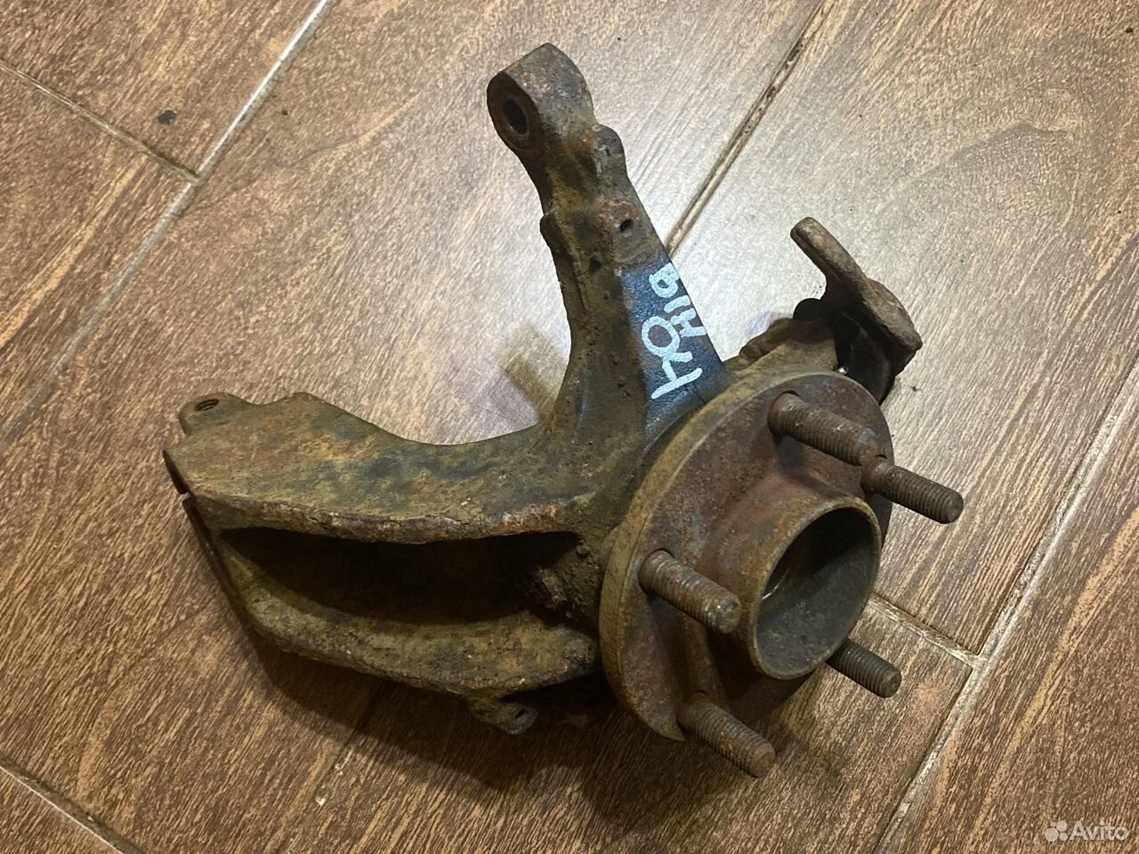 Кулак поворотный передний левый Ford Focus II (2005—2008)