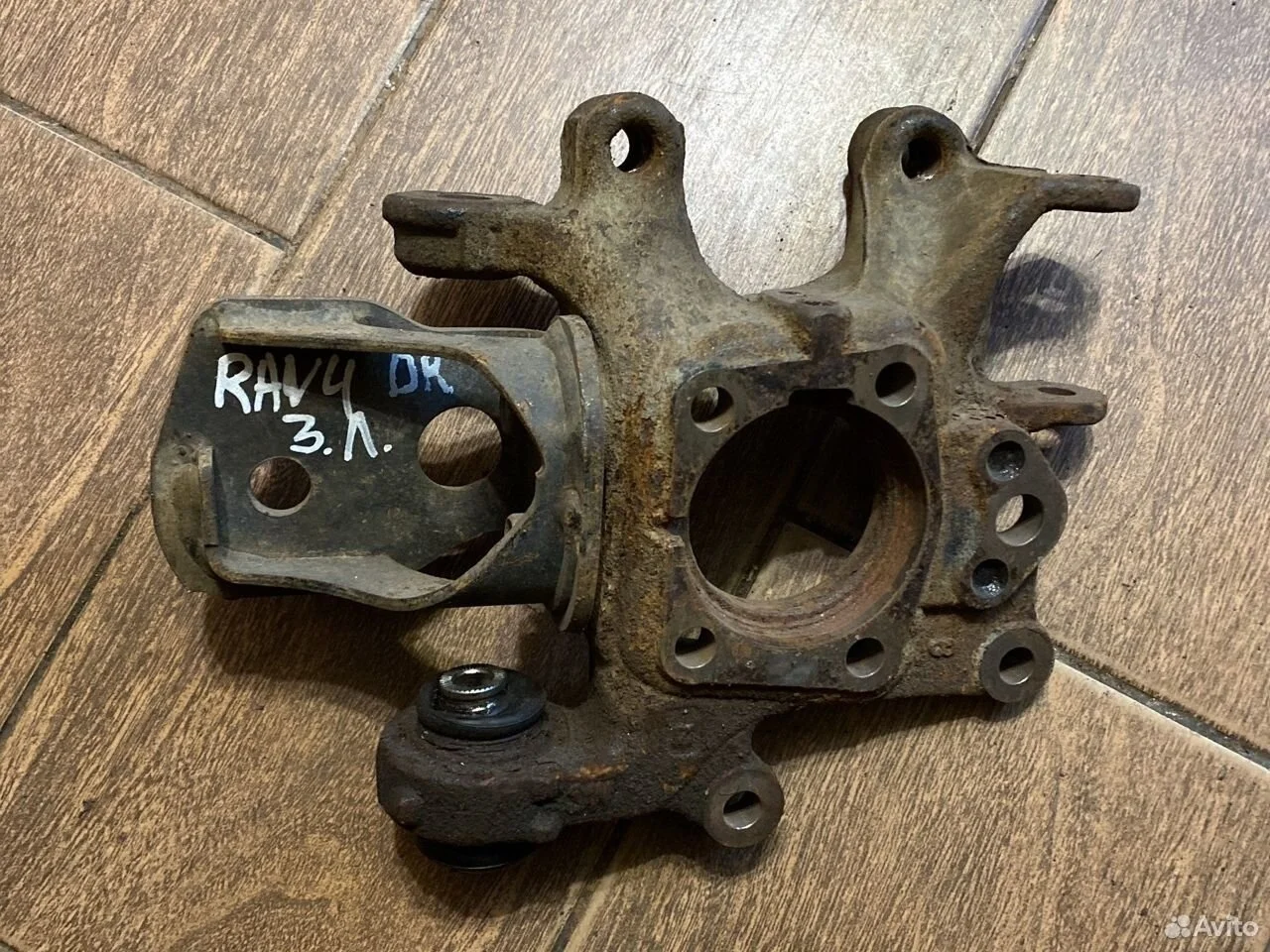 Поворотный кулак Toyota RAV4 III (2005—2010)