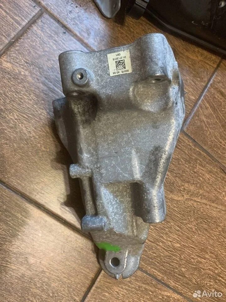 Кронштейн Mercedes-Benz C-класс W205/S205/C205/A205 (2014—2018)