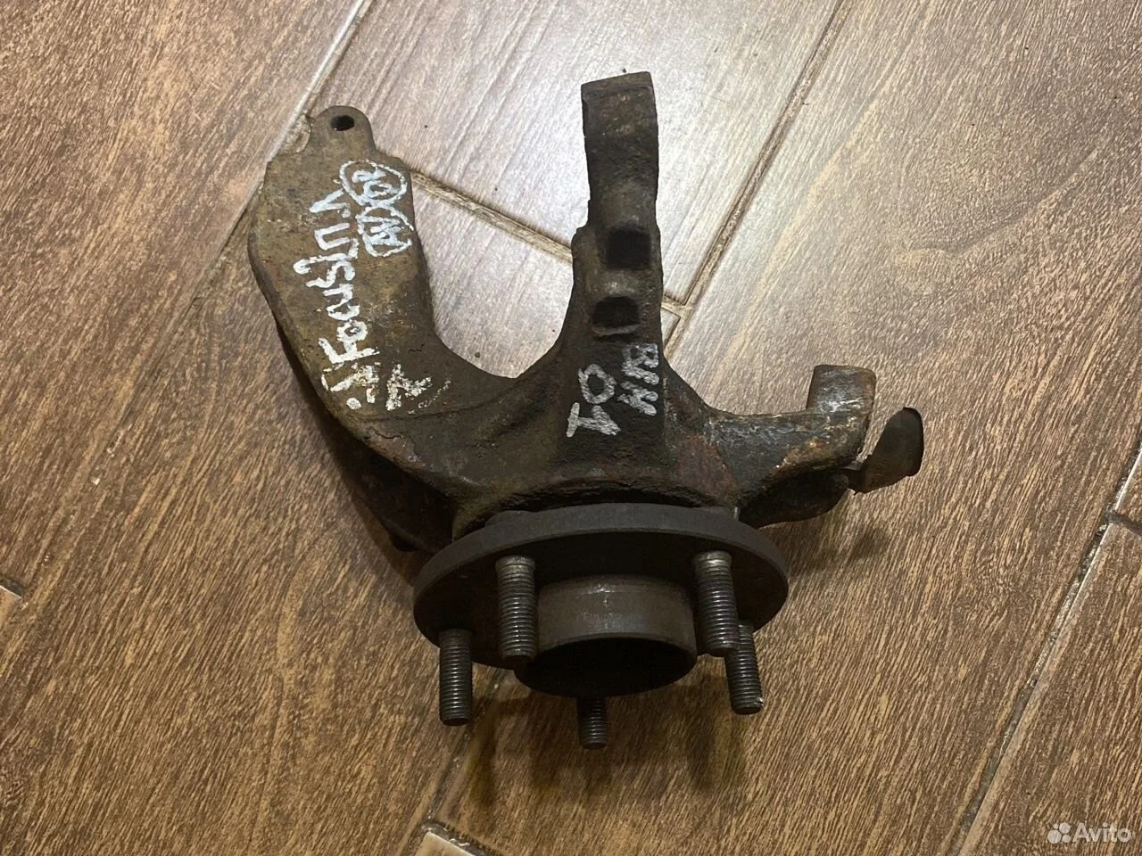 Кулак поворотный передний левый Ford Focus II (2005—2008)