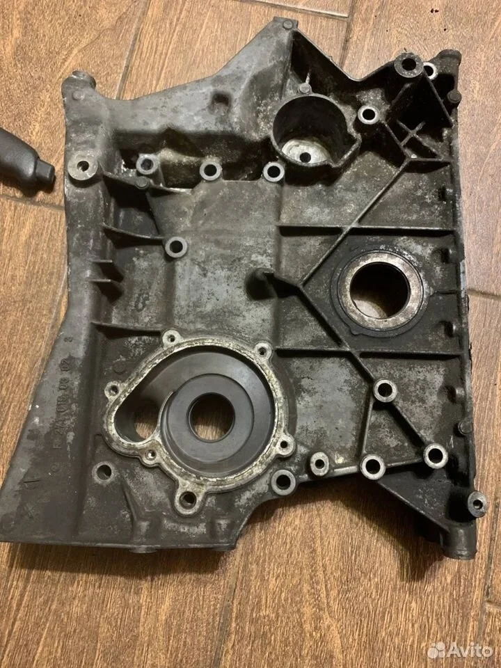 Крышка двигателя передняя Mercedes-Benz C-класс W203/S203/CL203 (2000—2004)