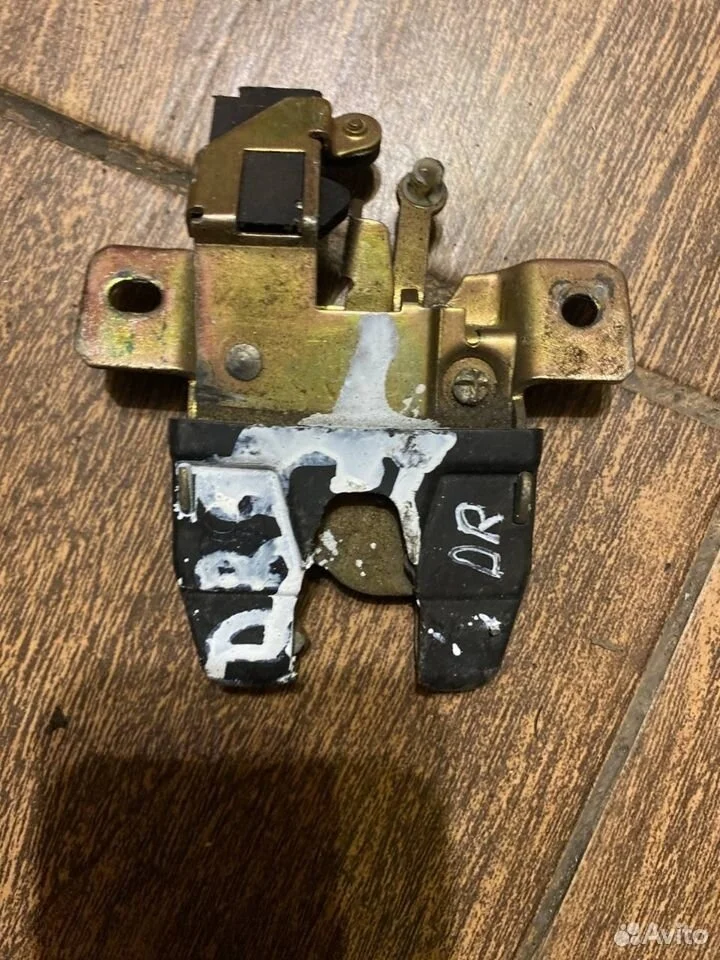 Замок багажника Volkswagen Passat B3 (1988—1993)