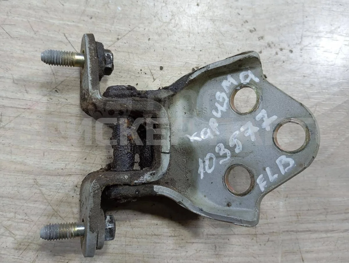 Петля двери пер левой Митсубиси Каризма I  рестайлинг