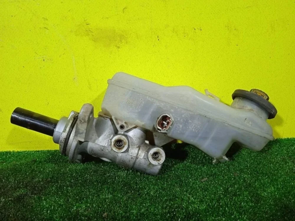 Главный тормозной цилиндр Toyota Corolla 2010 4720112A70 150 1ZRFE