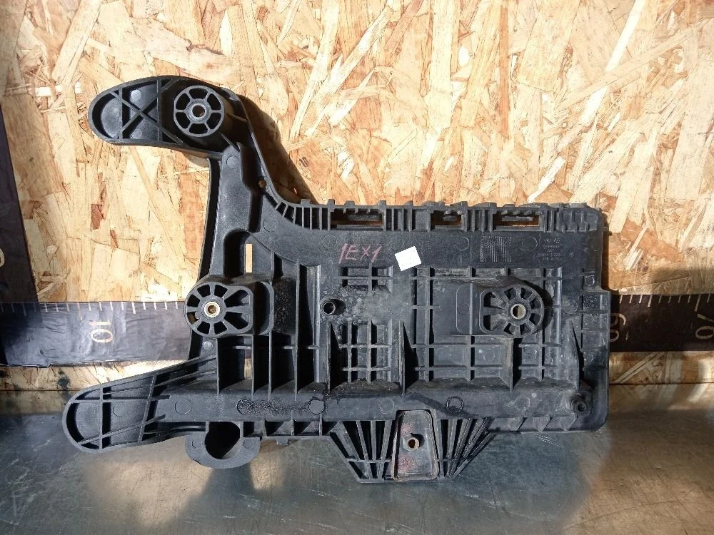 Крепление аккумулятора Volkswagen Tiguan I (2007—2011) 2010 2T/C9X