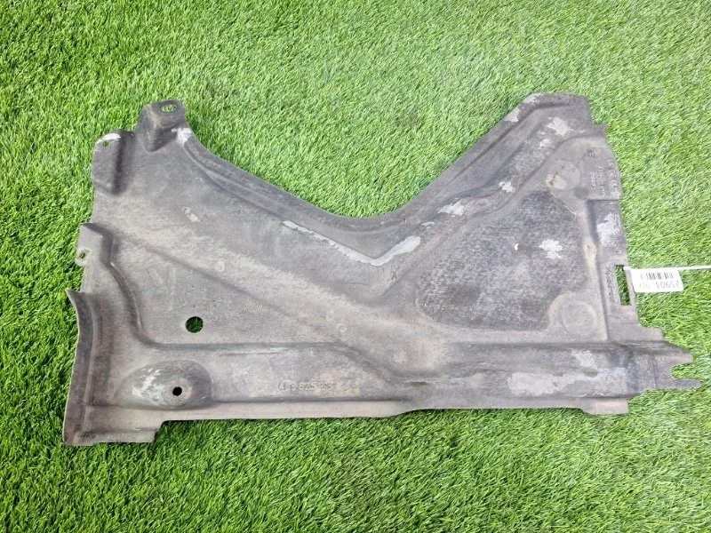 Защита днища Audi A6 2011 4G0825216A C7 CHV 2.8, задняя правая
