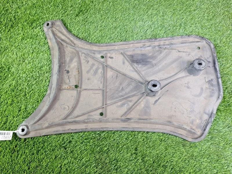 Защита днища Audi A4 2013 8K0825219 B8 CDN 2.0T, задняя правая