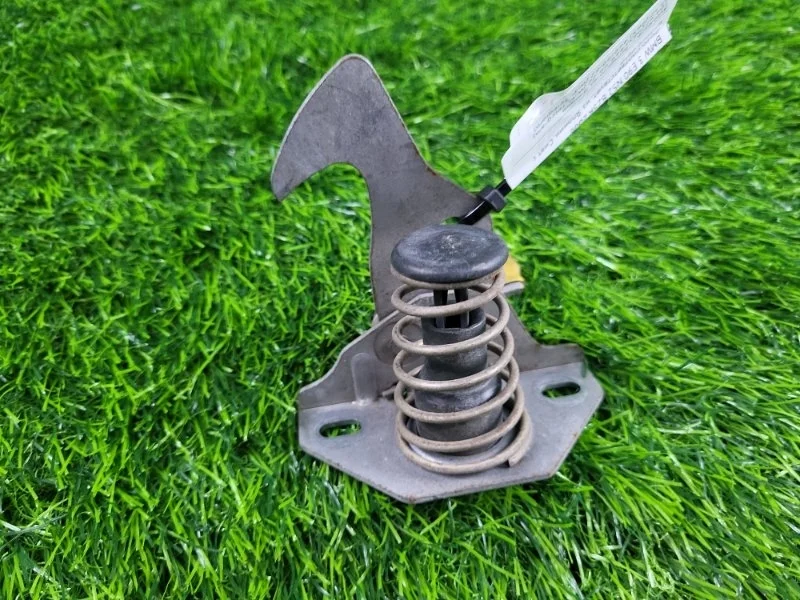 Крюк капота BMW 3-Series 2006 51237073916 E90 N52 B25A, передний