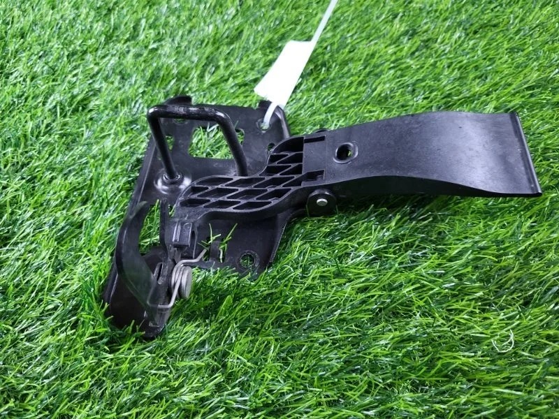 Крюк капота Audi A4 2013 8T0823480 B8 CDN 2.0