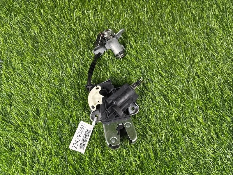 Замок багажника Audi A8 2008 4F5827505D D3 BVJ 4.2