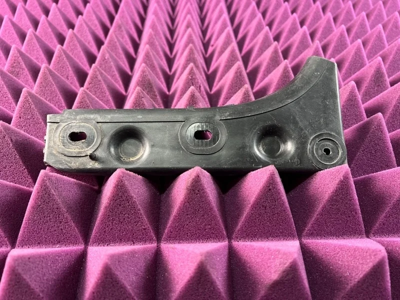 Кронштейн крепления бампера Audi A6 2001 4B0807283B C5 APS 2.4, передний левый