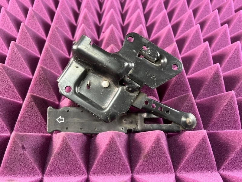 Замок капота Audi A6 2001 4B0823480E C5 APS 2.4