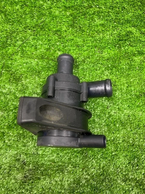 Дополнительная водяная помпа volkswagen Passat 2009 1K0965561J B6 BZB