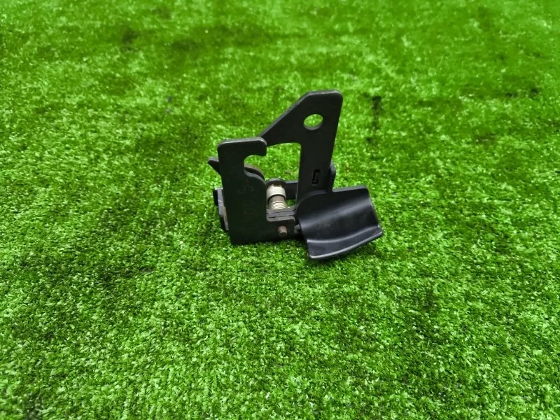 Крюк замка капота Mercedes-Benz C-class 2011 A2048800064 W204 271.860