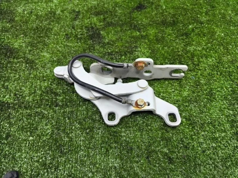 Петля капота левая BMW 1 2008 41617210673 E87 N52B30AF