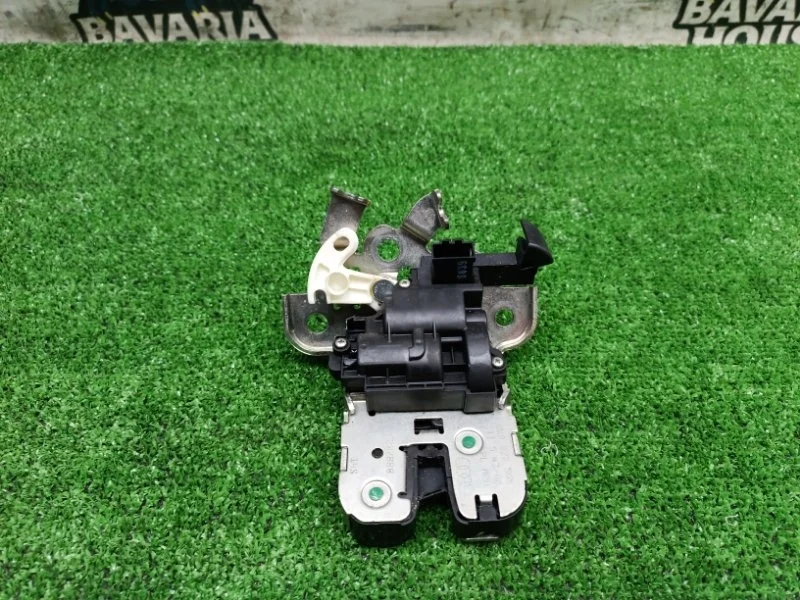 Замок багажника Audi A3 2009 8K9827505A 8P CCZ